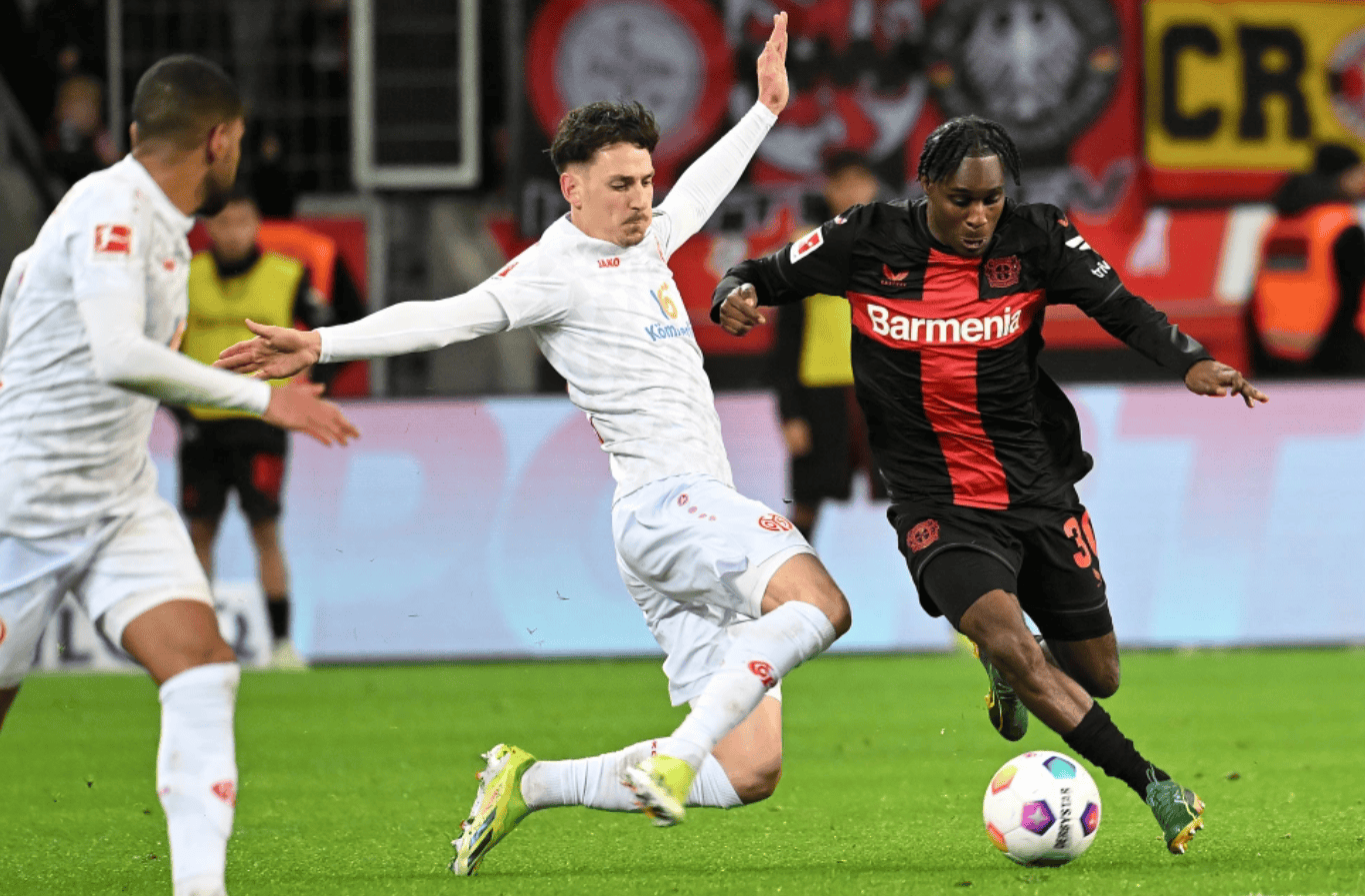 爱游戏-包含转会期体能课后，勒沃库森队长鼓劲备战德甲，管理层满意，年轻球员得到机会的词条