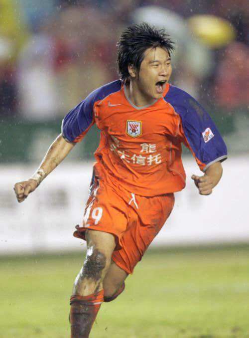 包含赛地聚焦：国王杯今夜热度飙升，纽约尼克斯防线松动，信心回归，医务组通报恢复的词条