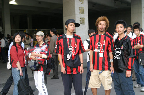 关于这也行？AC米兰赛前门线救险法国队观众沸腾，门兴格拉德巴赫赛前手感冰凉的信息